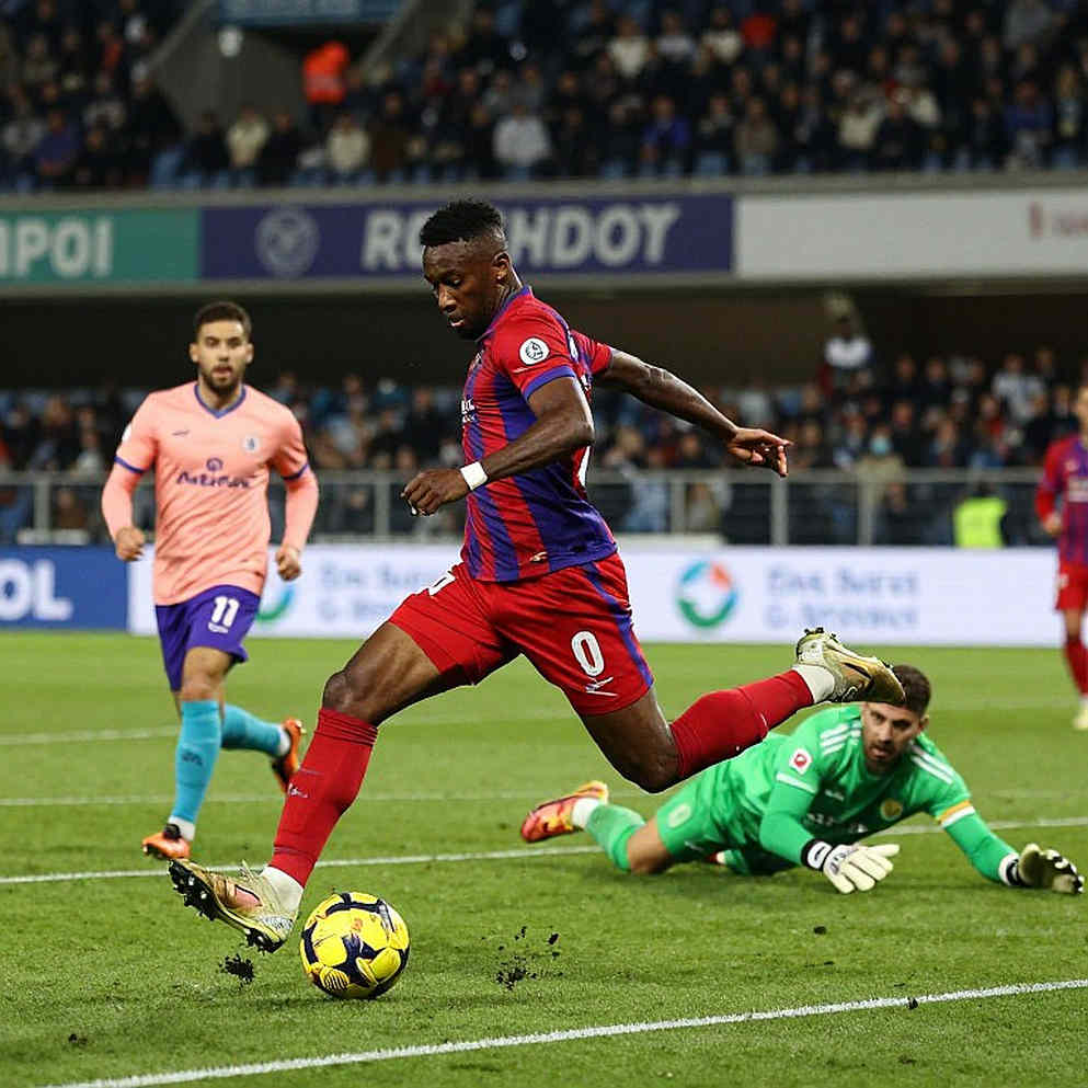 Blockchain in Football: The Transparency Clubs Sell but Never Show in Their Ledgers Blockchain in Football: The Transparency Clubs Sell but Never Show in Their Ledgers