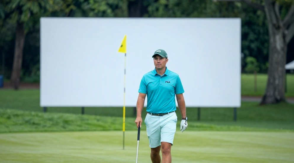 Medinah's Wooden Fence: On the Presidents Cup's Opening Three Holes, 'Left' Now Means Giving Away the Hole Medinah's Wooden Fence: On the Presidents Cup's Opening Three Holes, 'Left' Now Means Giving Away the Hole