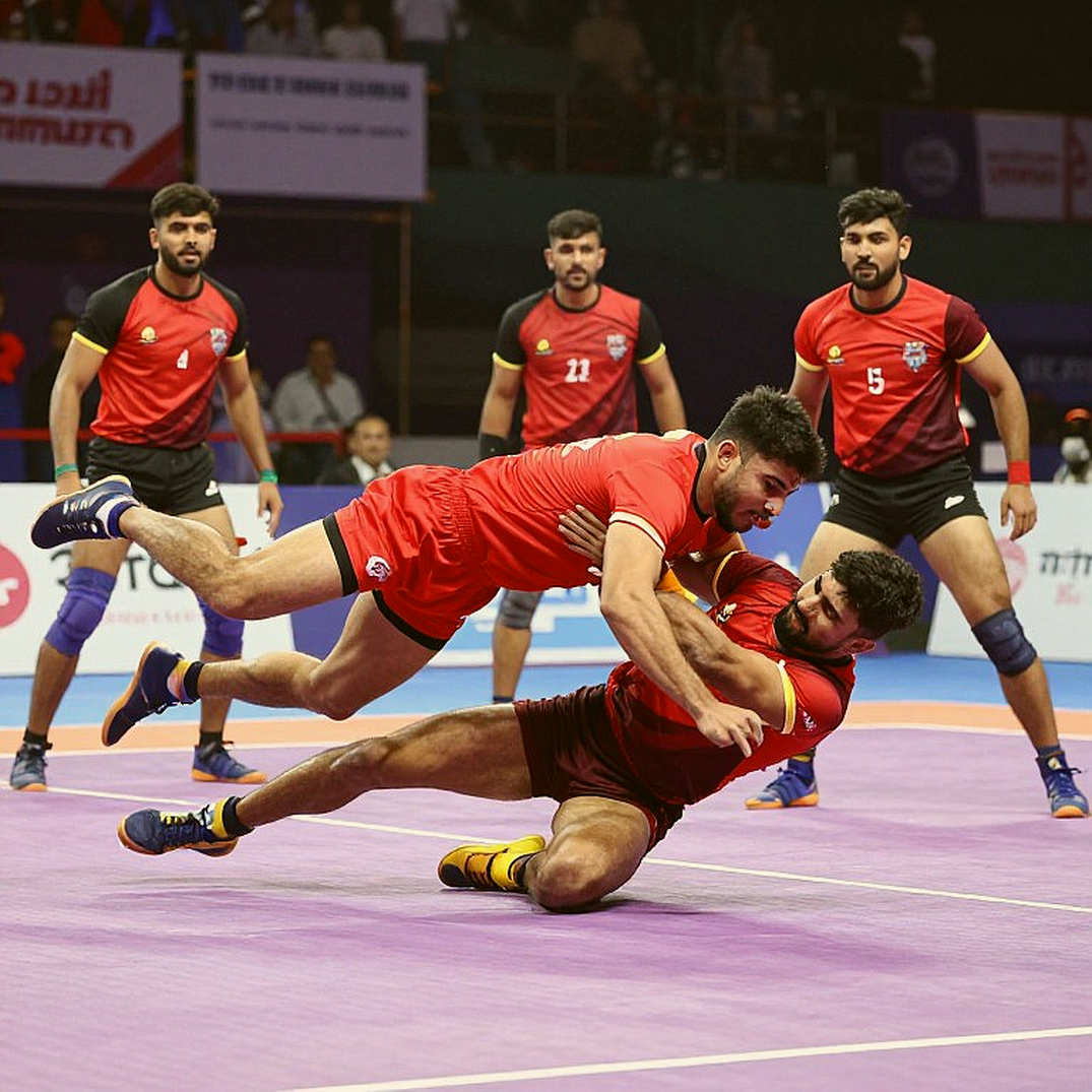 ৯৭,৬৩৩ ক্রোনার: অ্যাস্ট্রালিসের ব্যালান্স শিটে যে সংখ্যাটা স্প্লিট টাইমের মতো পড়া হয়