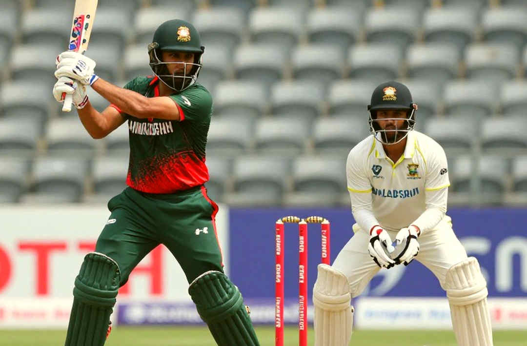 Cummins's Paused Answer in Durban, Khawaja's November Book, and an Uneven Eight-Year Ledger